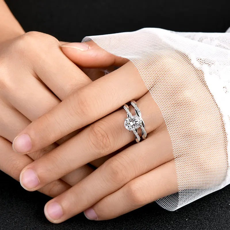 The Oval Duo Infinity set on a finger showing the flattering elongating effect and unified fire.