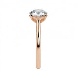High-resolution side view showcasing the precision-engineered prongs and tapered gold band.