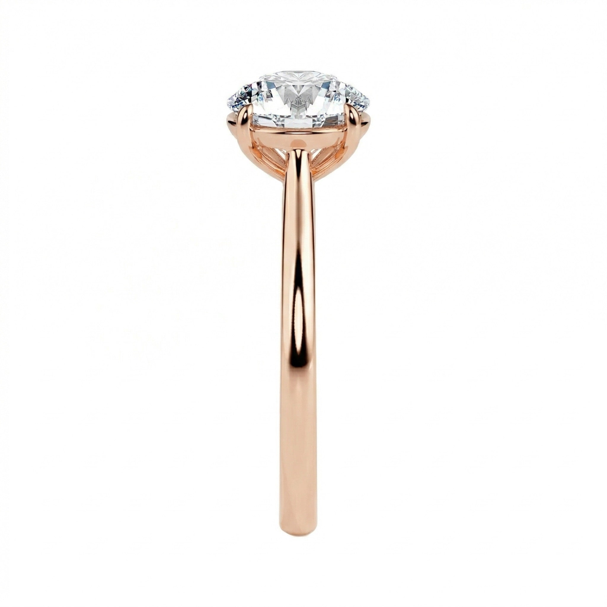 High-resolution side view showcasing the precision-engineered prongs and tapered gold band.