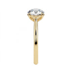 High-resolution side view showcasing the precision-engineered prongs and tapered gold band.