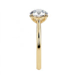 High-resolution side view showcasing the precision-engineered prongs and tapered gold band.